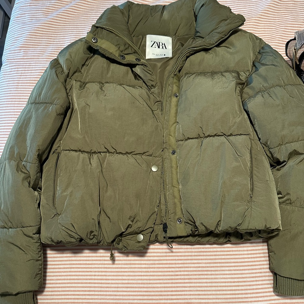 Zara Women's Olive Puffer Jacket